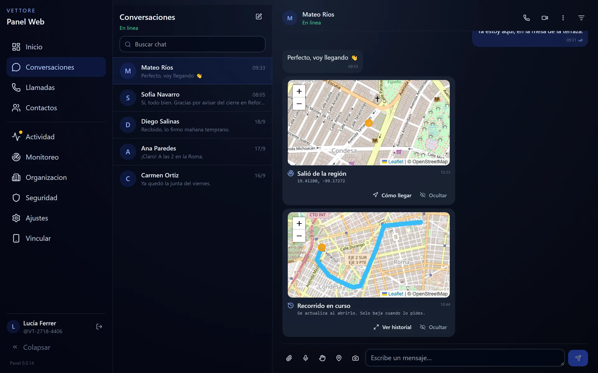 Panel web con la lista de conversaciones y un chat abierto